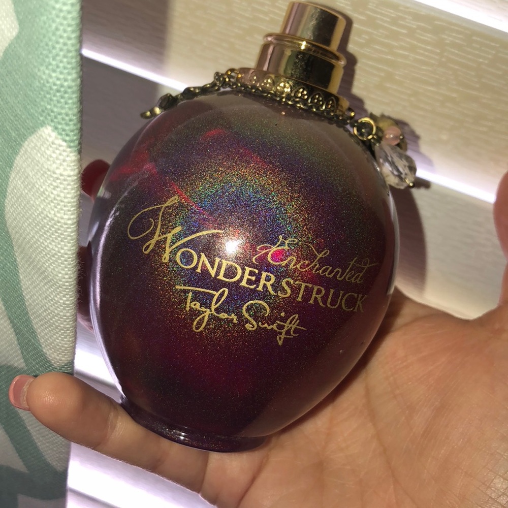 Enchanted Wonderstruck perfume by Taylor Swift